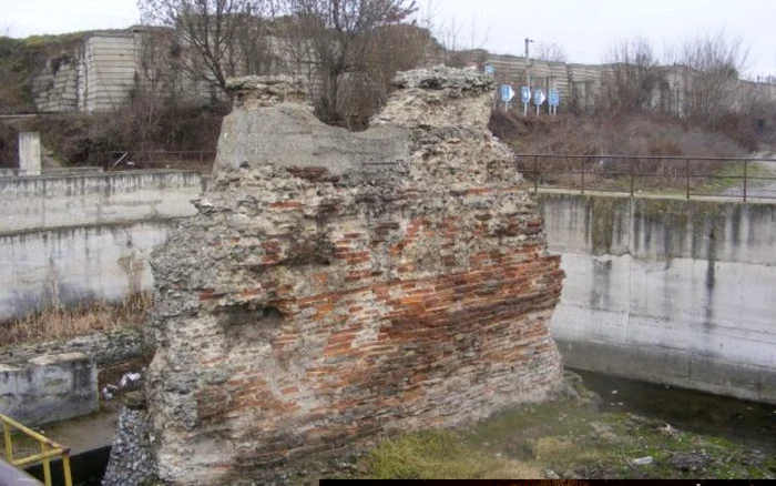 Piciorul Podului lui Traian de la Drobeta FOTO Alexandra Georgescu