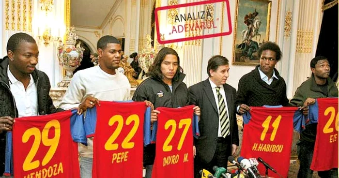 Mendoza, Pepe Moreno, Dayro Moreno, Habibou şi Dino Eze au fost prezentaţi de preşedintele Argăseală ca transferuri-bombă la începutul lui 2008