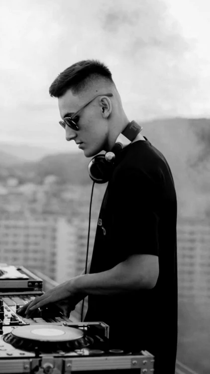 DJ Vlad Odangiu - sursă foto Rareş Popescu - in