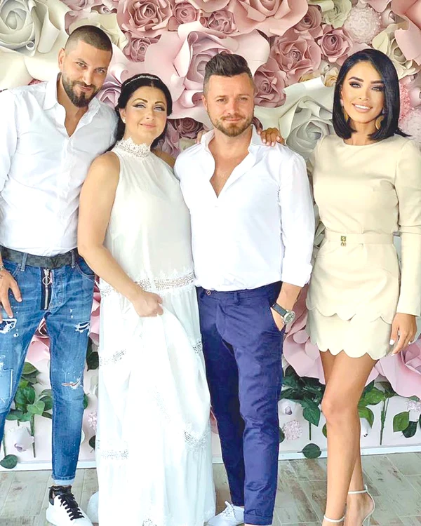 Mireasa a îmbrăcat o a doua rochie, mai lejeră, aşa cum s-au îmbrăcat şi invitaţii