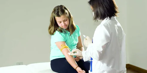 Vaccinurile gratuite nu au ajuns a fi injectate fetiţelor de 9-12 ani