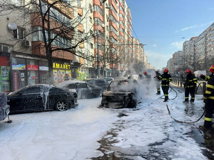 Cinci mașini afectate de incendiu FOTO: ISU