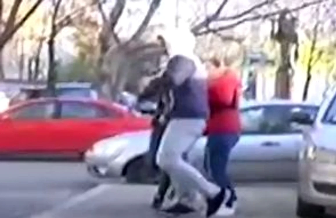 Fiul lui Gheorghe Dincă, violent cu jurnaliștiiFoto: captură Antena 3