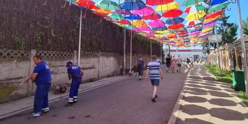 umbrelel impodobesc strada in huendoara foto primaria hunedoara