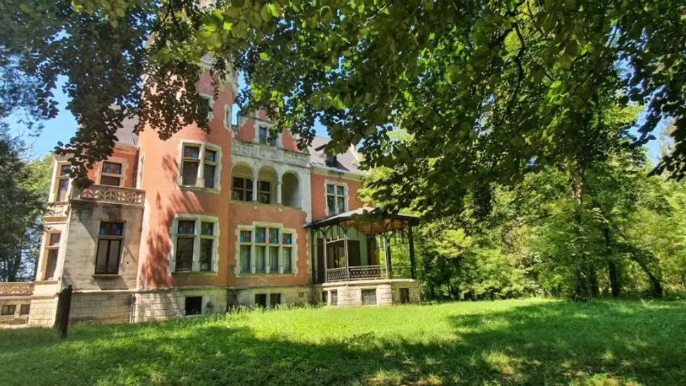 Povestea neștiută a castelului Ghika. Domeniu de vis, cu un lac magic, arbori seculari și o oază de verdeață