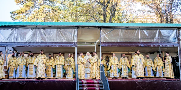 preoţi de la Arhiepiscopia Sucevei, foto Facebook Arhiepiscopia Sucevei jpg