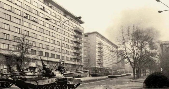 Armata română a folosit întreaga tehnică militară , în timpul Revoluţiei din 1989, într-un adevărat război de gherilă  