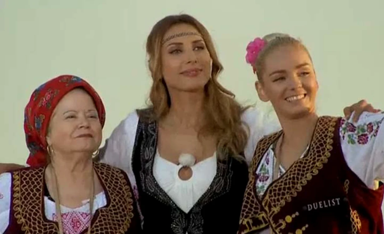 
    La Ferma Vedetelor, Saveta Bogdan (stânga) a pierdut "duelul" cu Maria Constantin (dreapta), dar au rămas prietene Foto: captură Pro Tv  