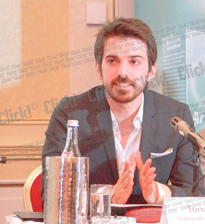 
    Tuncay Ozturk a fost ieri prezent la lansarea unui supliment alimentar  care ajută la „calmarea durerilor,  a inflamaţiilor şi a disconfortului  legat de problemele articulare” (FOTO: ROBERTO SĂLCEANU)  