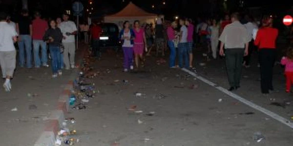 Botoşani: Tone de gunoaie lăsate după festival