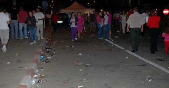 Botoşani: Tone de gunoaie lăsate după festival