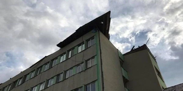 spitalul din huedin fara acoperis foto stiridecluj.ro