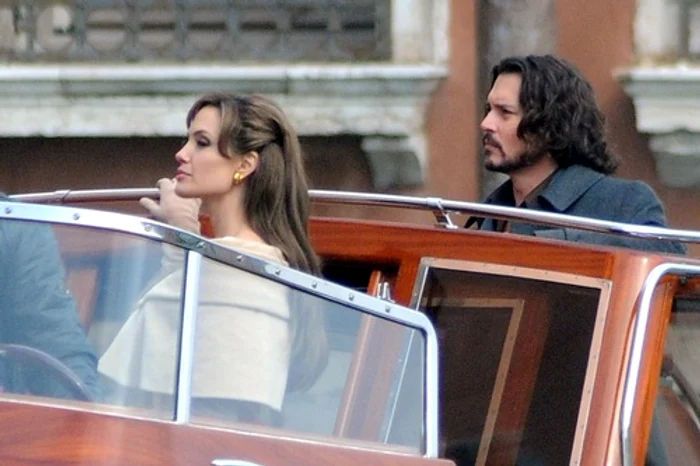 
    Angelina Jolie şi Johnny Depp, pe platourile de filmare de la "The Tourist"  
