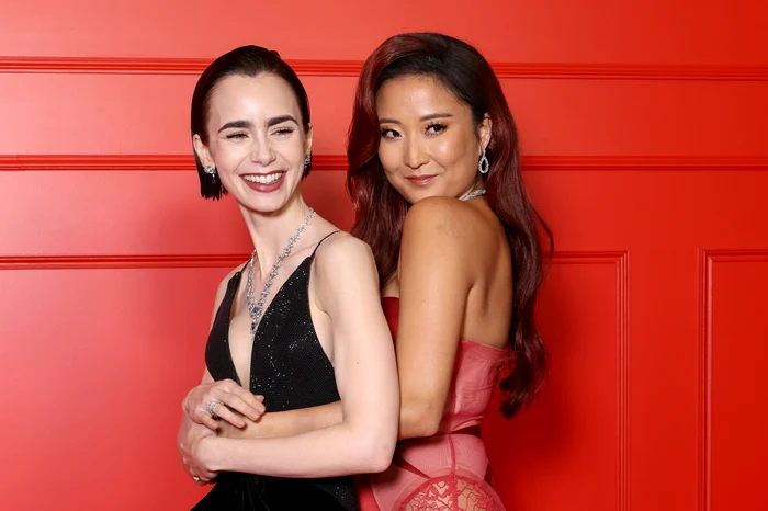 Lily Collins și Ashley Park GettyImages (2) jpg