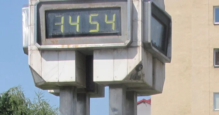 Acele ceasornicelor vor fi date cu o oră înapoi, ora 04,00 va deveni ora 03,00