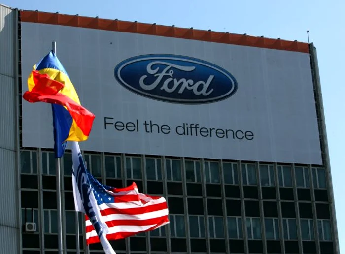 
    Defilare de politicieni la primul Ford produs în România  