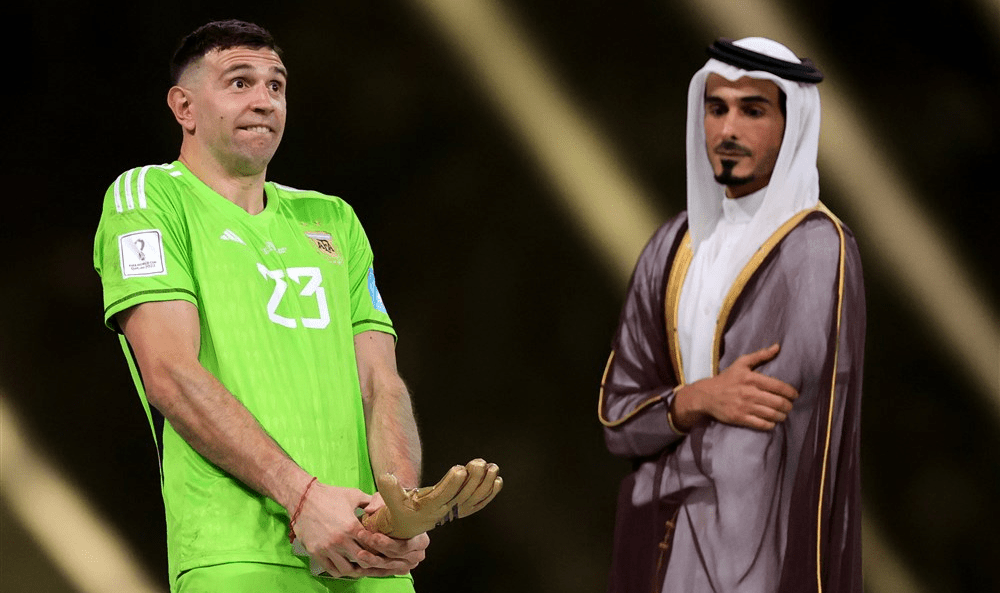 Argentinianul Emiliano Martinez, penibil în Qatar: A vorbit, în premieră, despre gestul său obscen