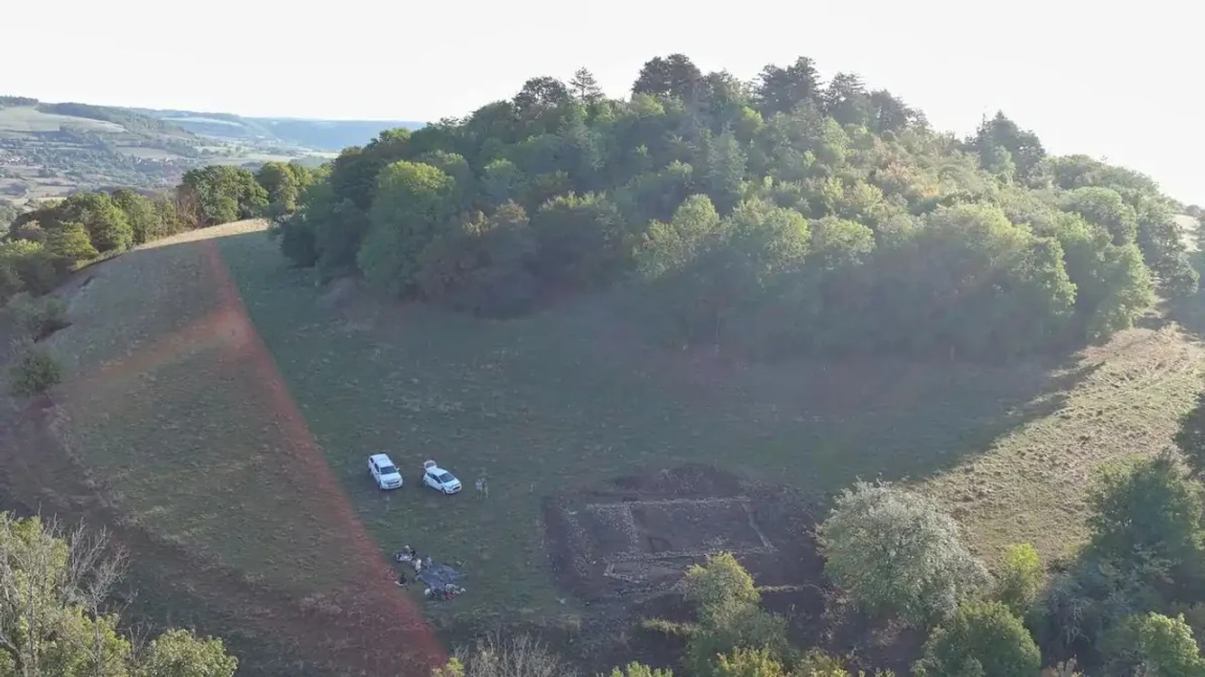 Săpăturile arheologice efectuate în 2023 pe colina Montagne