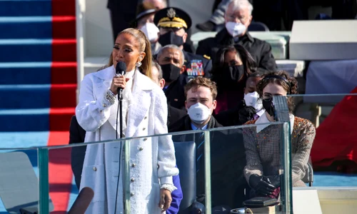 Jennifer Lopez a arătat superb în cadrul ceremoniei jpeg