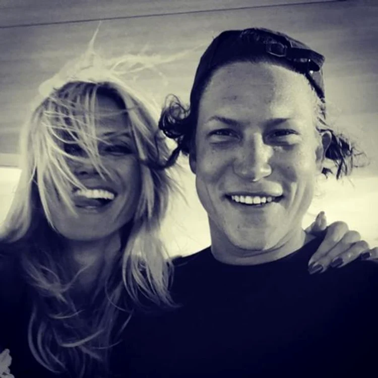 
    Se pare că frumoasa blondă e mai îndrăgostită ca niciodată și vrea să facă pasul cel mareFoto: Instagram/Heidi Klum  