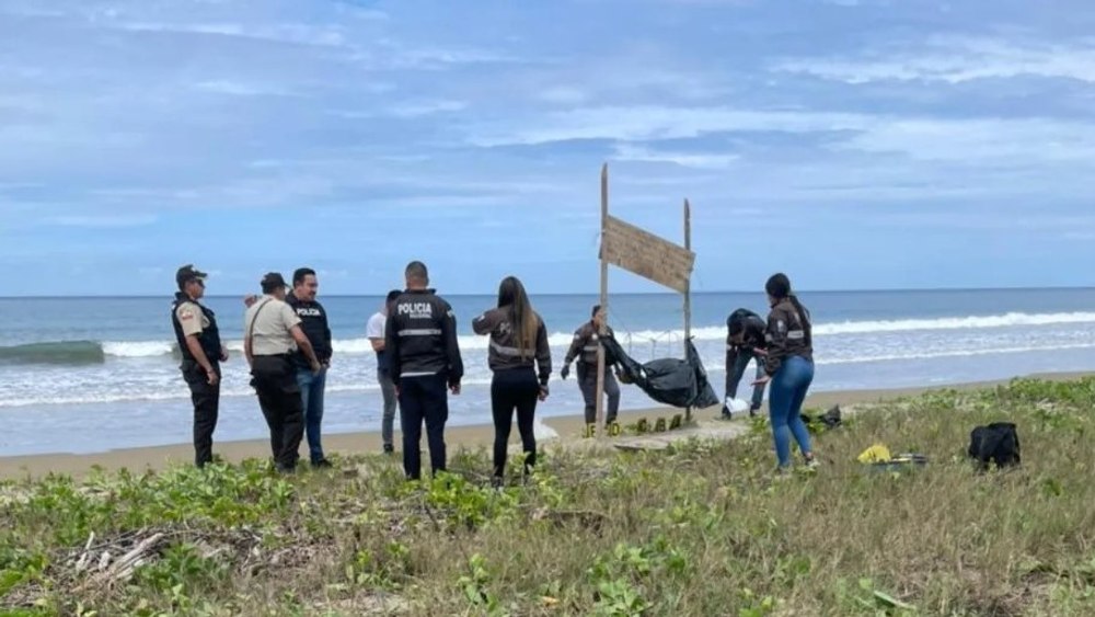 Înspăimântător. Cinci capete umane expuse agățate, însoțite de un mesaj de avertizare, descoperite pe o plajă din Ecuador