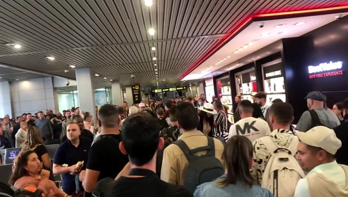 Haosul s-a instalat printre pasagerii curselor Blue Air anulate. Foto: Facebook