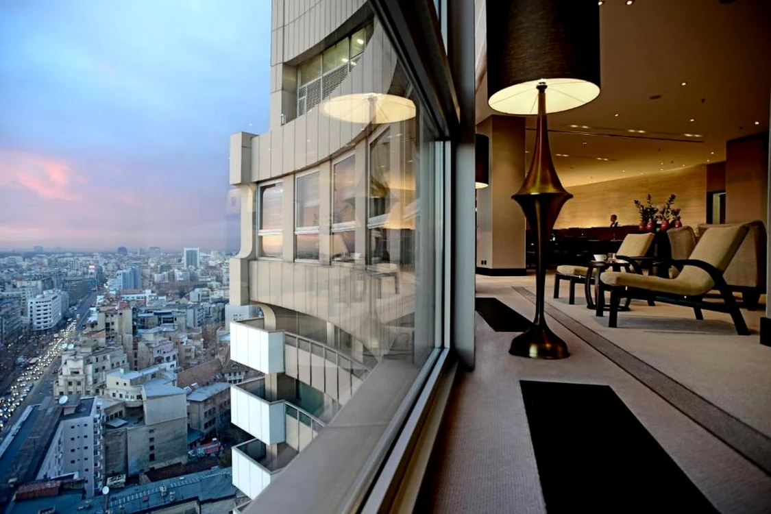 Fostul hotel Intercontinental este preferat de sinucigași / foto: booking.com