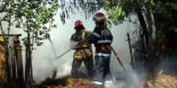 Incendiul s-a extins pe 10 hectare de teren agricol