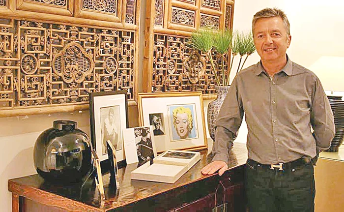 E mândru de şuviţa obţinută de la Marilyn Monroe