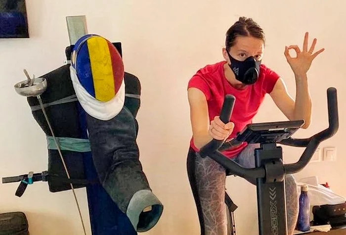 Ana-Maria Popescu Brânză a spus că nu face semnul că e totul OK, ci că mai are ”0 viață”Foto: Facebook/AnaMariaPopescuBrânzăOficial