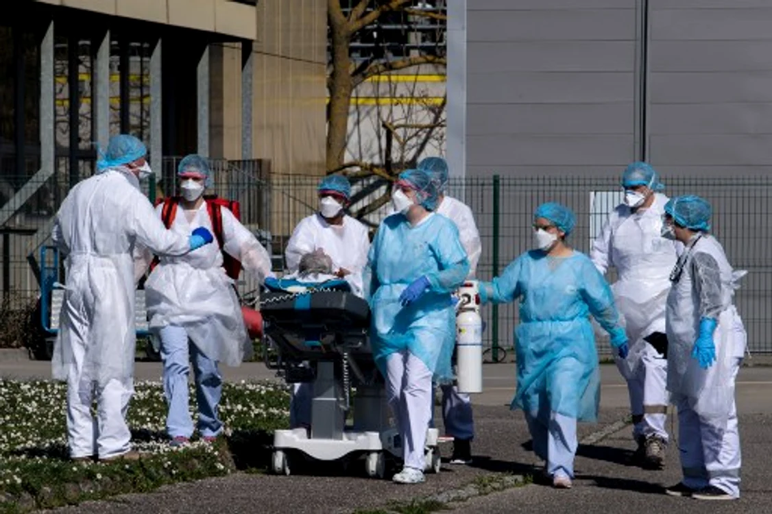 Coronavirusul a făcut o a opta victimă în RomâniaFoto: AFP