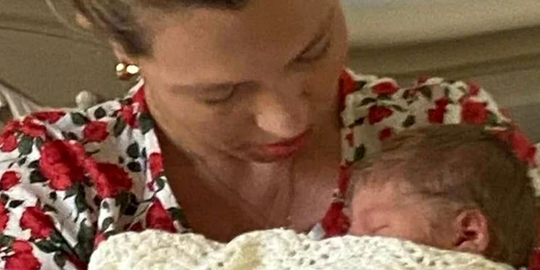 Nicholas fiul premierului britanic Boris Johnson si mama sa Carrie Symonds FOTO Carrie Symonds / Instagram