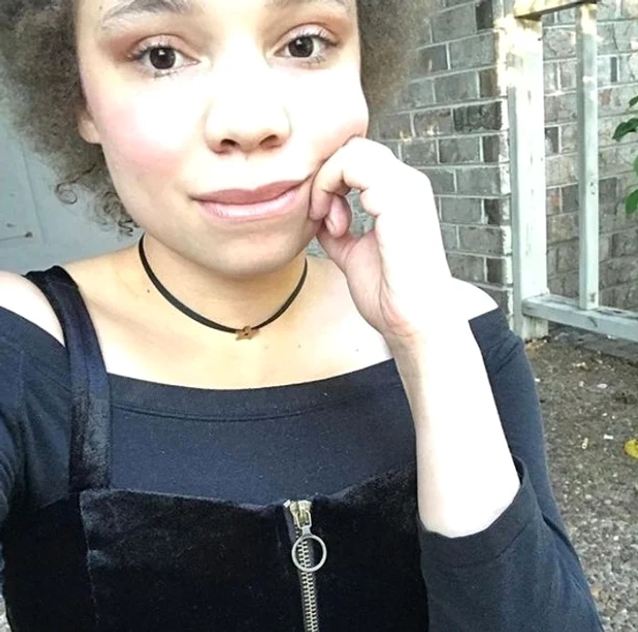 Mikaela Spielberg s-a luptat cu dependenţa de alcool şi cu tulburarea borderline