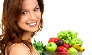 femeie fructe suc 10 18 2009 12 04 21 pm jpeg