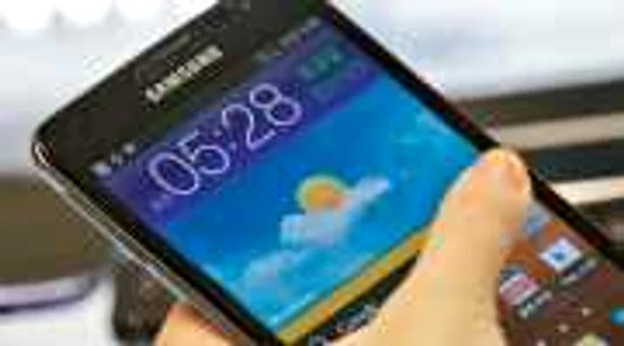 Galaxy Note 2 are dimensiunile reduse ale unui telefon şi dispune de tehnologia ultraperformantă a unei tablete  