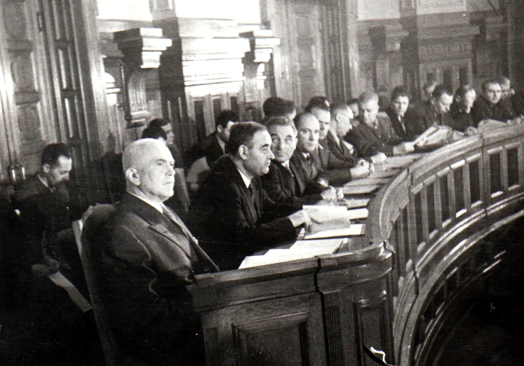Premierul Petru Groza și membrii guvernului pe care l-a condus. FOTO: Fototeca Online