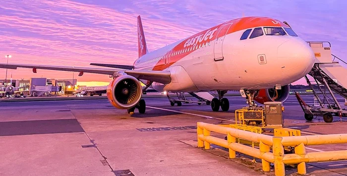 EasyJet a anunțat că unele zboruri nu au putut opera, FOTO Facebook EasyJet