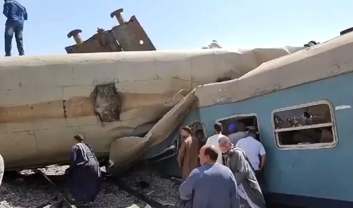 
    Două trenuri s-au ciocnit la circa 500 de kilometri sud de Cairofoto: captură/Twitter  