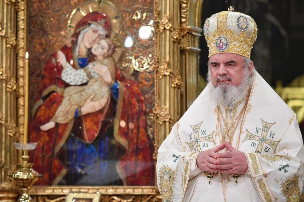 Patriarhul Daniel a cerut creşterea salariilor pentru personalul neclerical la minimum pe economie Patriarhul Daniel a cerut creşterea salariilor pentru personalul neclerical la minimum pe economie