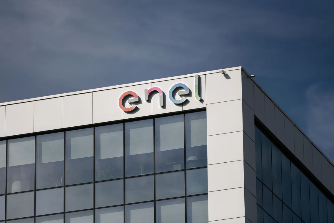Clădire pe care scrie Enel