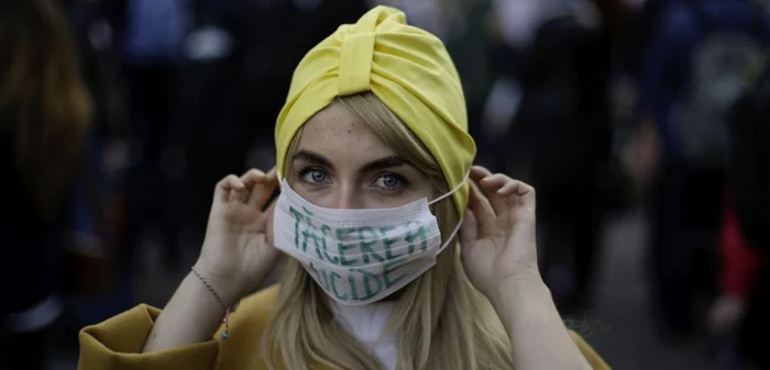 Românii au protestat în Piaţa Universităţii din Bucureşti pentru genocidul din sănătate Foto Inquam Phptos