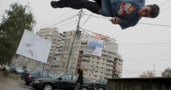 Cluj: VIDEO Tinerii care sfidează gravitaţia (GALERIE FOTO)