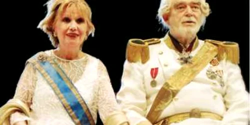 Actriţa  Rodica Tapalagă, în rolul Reginei, alături de Mircea Albulescu, în „Nebunia regelui George“