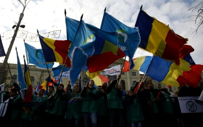 Mitingurile, o armă descoperită de români după Revoluţie FOTO Adevărul