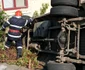 Accident pe DN 7 A în Brezoi - Vâlcea camion răsturnat sub un pod după ce i-a explodat o roată Foto Adevărul