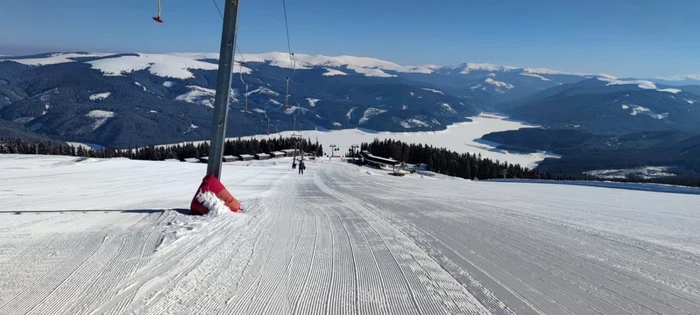 Zăpadă din belşug după jumătatea lunii martie pe pârtiile de la Transalpina Voineasa în Vâlcea Foto Feri Szabo