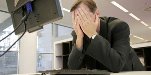 Oamenii de afaceri cedează, rând pe rând, în faţa dificultăţilor financiare