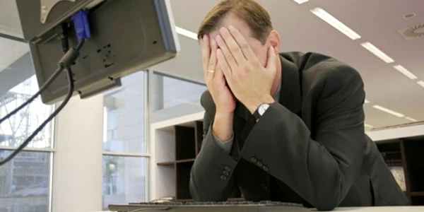 Oamenii de afaceri cedează, rând pe rând, în faţa dificultăţilor financiare