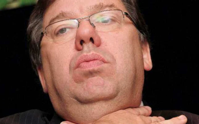 Brian Cowen, premierul statului irlandez, a fost constrâns să accepte, în ultimul moment, ajutorul finanţatorilor externi 