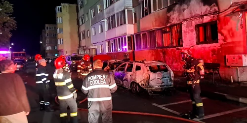 masină incendiată cu un cocktail Molotov Foto Pompierii Codlea   Facebook jpg